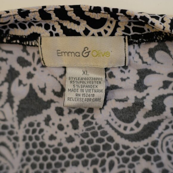 Emma & Olive XL Gray Black Embroidered Top Roll Tab Jacquard V-Neck‎ Blouse Top - Picture 10 of 10